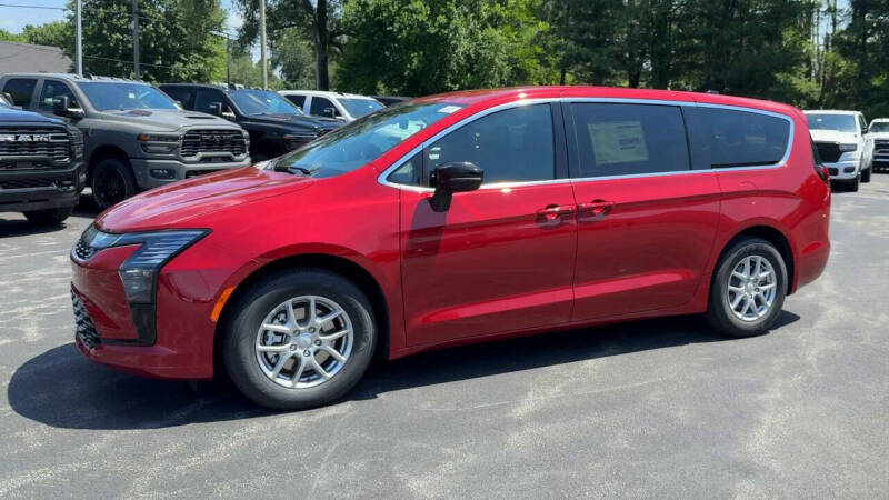 2027 Chrysler Pacifica Select