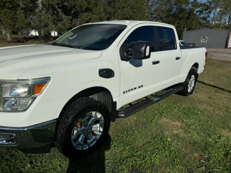 2016 Nissan Titan XD SV photo 2