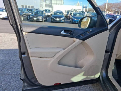 2011 Volkswagen Tiguan S 4Motion