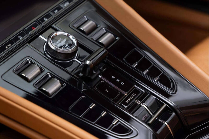 2024 Aston Martin DB12 Volante