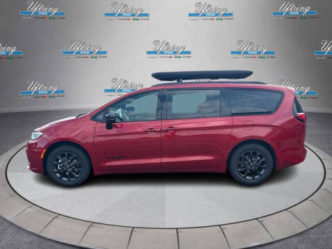 2025 Chrysler Pacifica Select