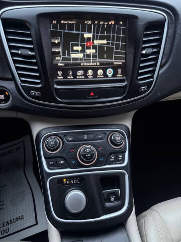 2017 Chrysler 200 Limited