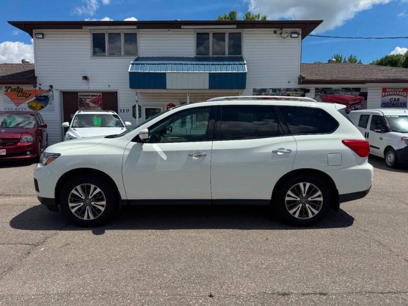 2017 Nissan Pathfinder SL