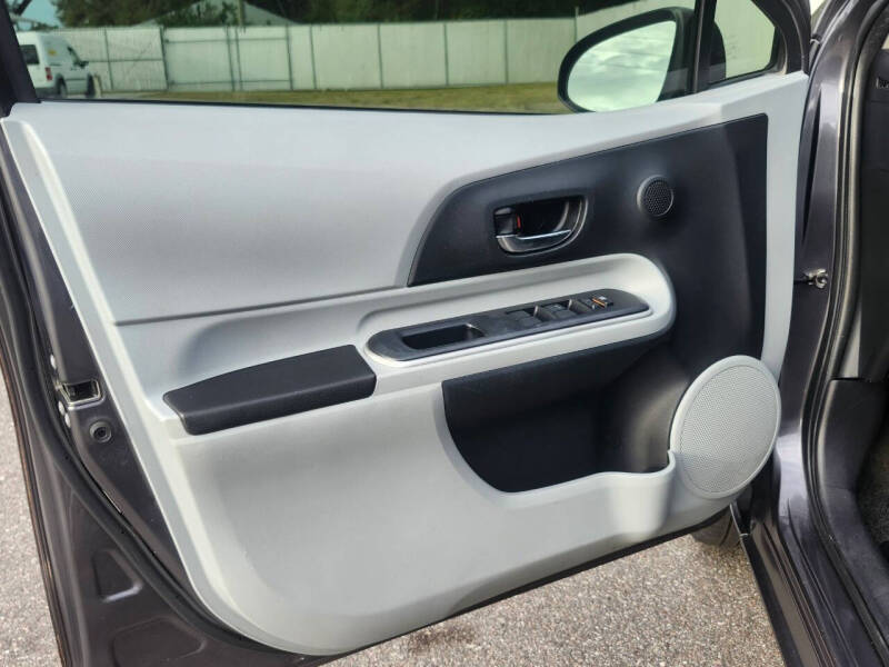 2014 Toyota Prius c Three