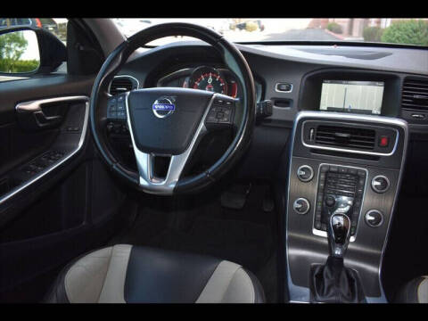 2016 Volvo S60 Cross Country T5 Platinum