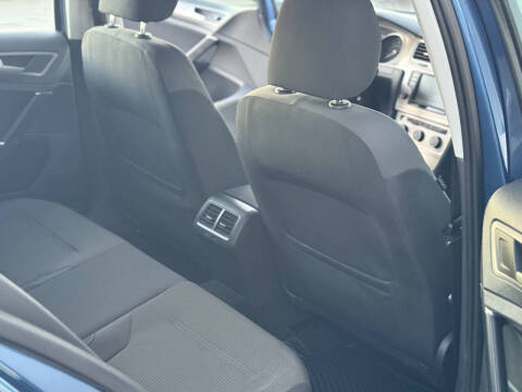 2016 Volkswagen Golf TSI SE