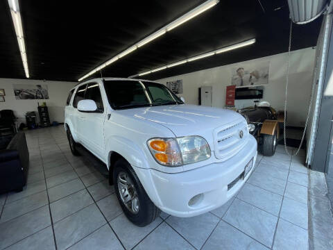 2004 Toyota Sequoia SR5