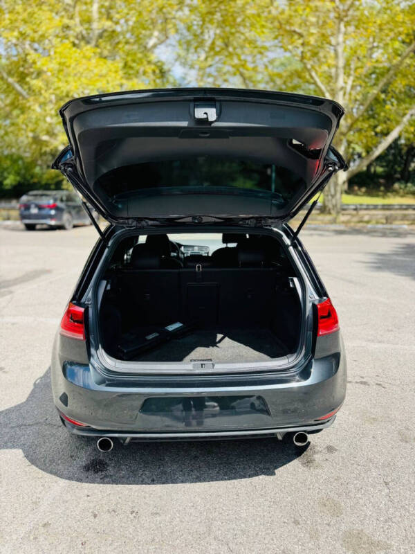 2017 Volkswagen Golf GTI Sport