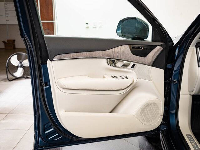 2023 Volvo XC90 B6 Plus Bright Theme 6P