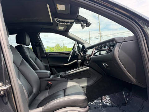 2025 Porsche Macan T