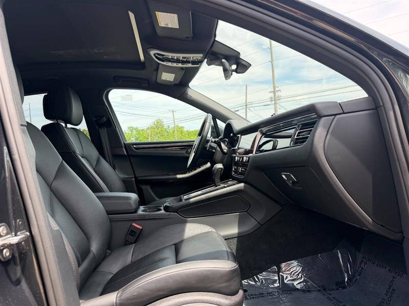 2025 Porsche Macan T