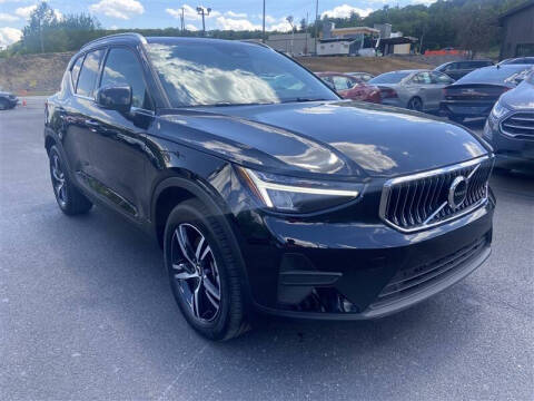 2025 Volvo XC40 B5 Core Bright Theme