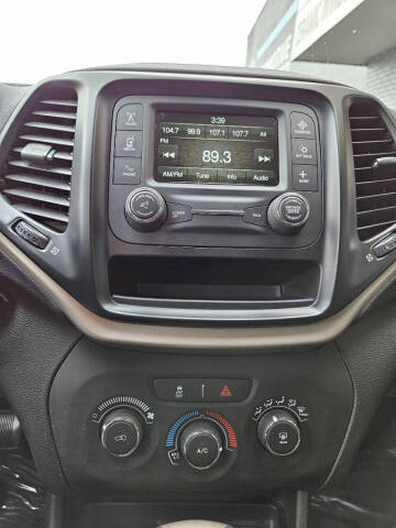 2017 Jeep Cherokee Sport