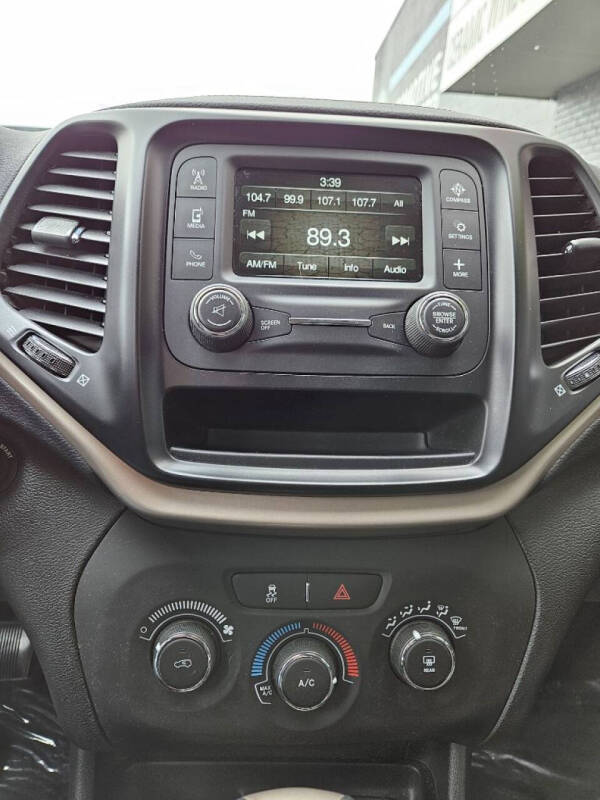 2017 Jeep Cherokee Sport