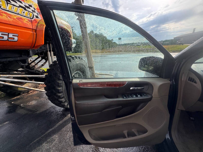 2014 Chrysler Town and Country Touring-L