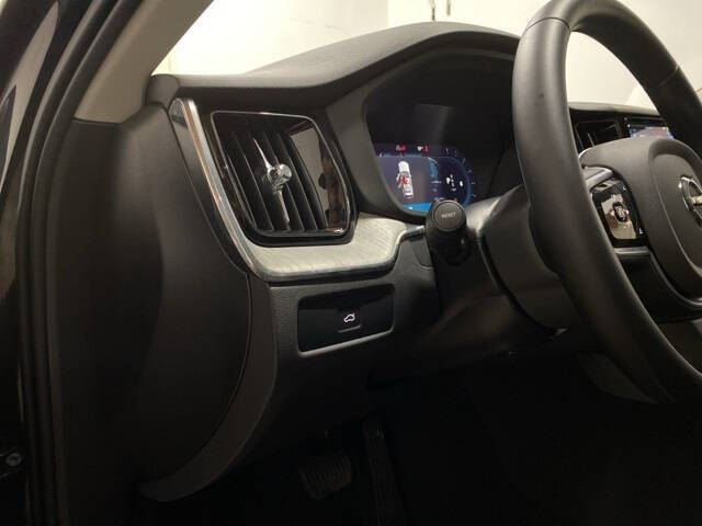 2025 Volvo XC60 B5 Plus Dark Theme