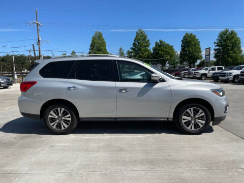 2017 Nissan Pathfinder SV