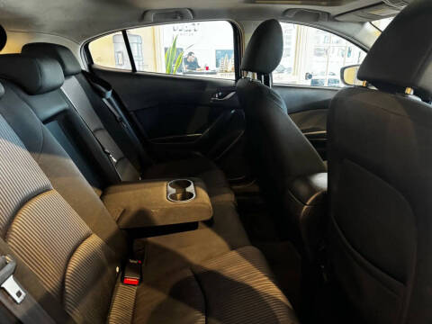 2016 Mazda MAZDA3 i Touring