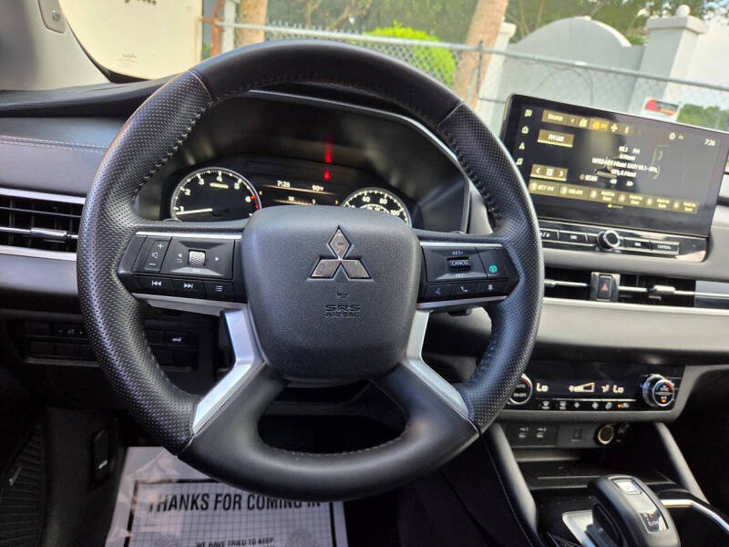 2025 Mitsubishi Outlander SE