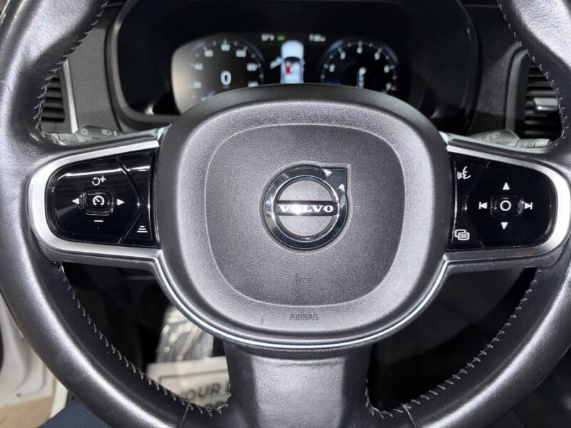 2016 Volvo XC90 T6 Momentum