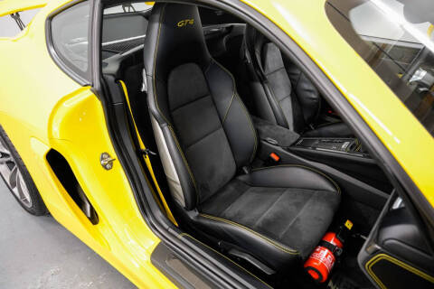 2016 Porsche Cayman GT4