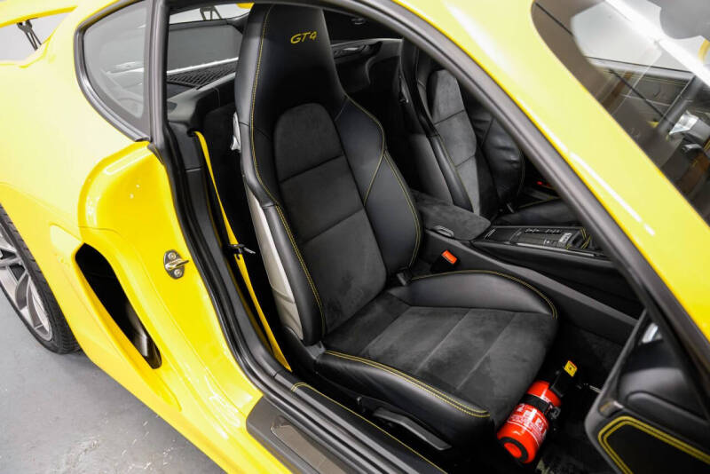 2016 Porsche Cayman GT4