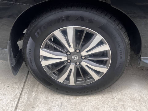 2017 Nissan Pathfinder SL