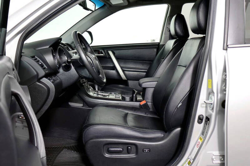 2011 Toyota Highlander SE