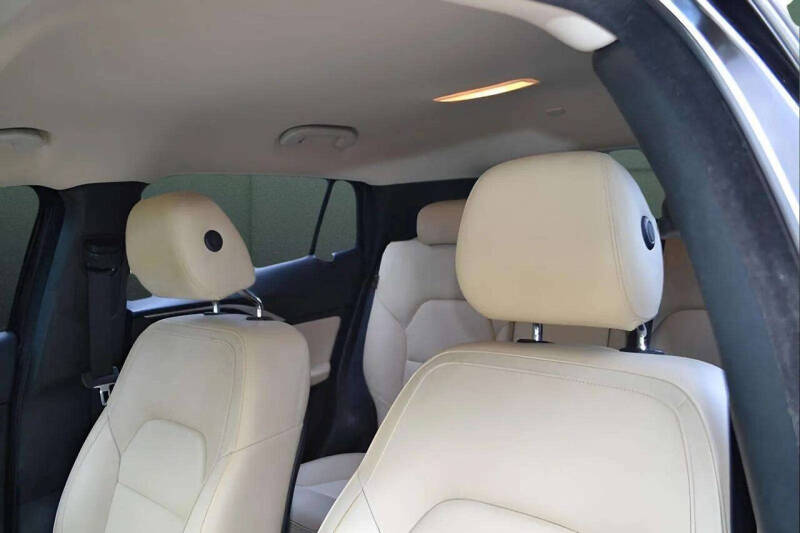 2017 Infiniti QX30 Luxury