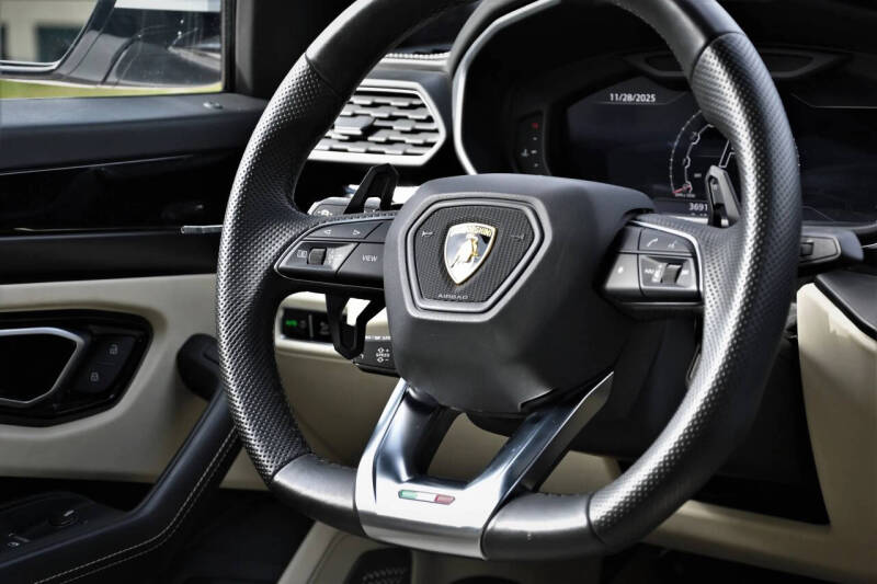 2022 Lamborghini Urus