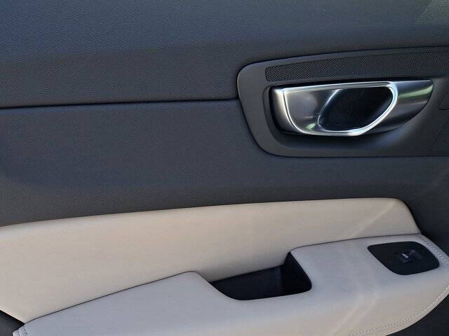 2026 Volvo XC60 B5 Core