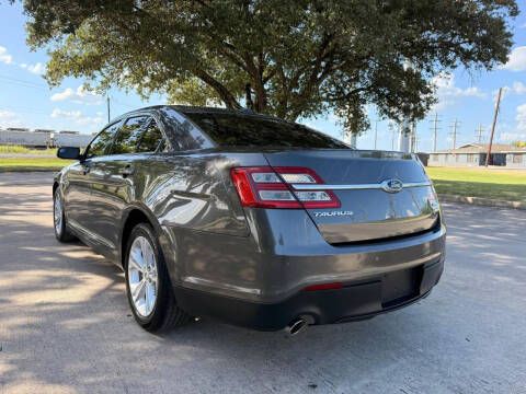 2017 Ford Taurus SEL