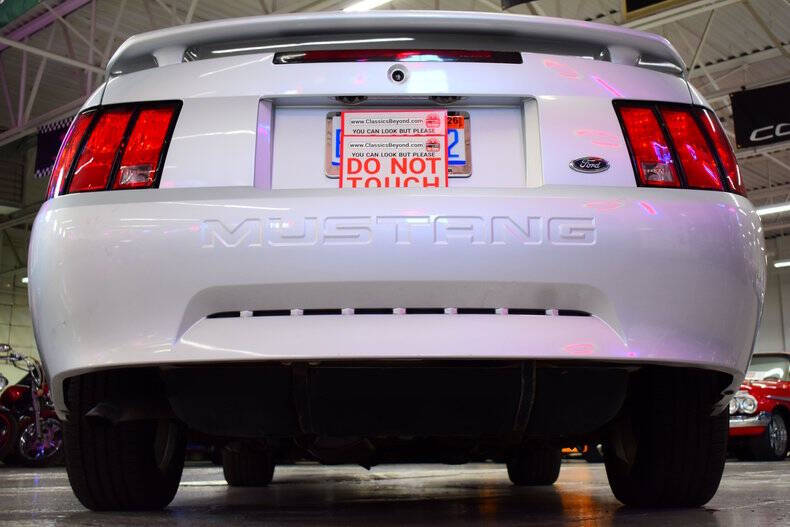 2004 Ford Mustang Deluxe