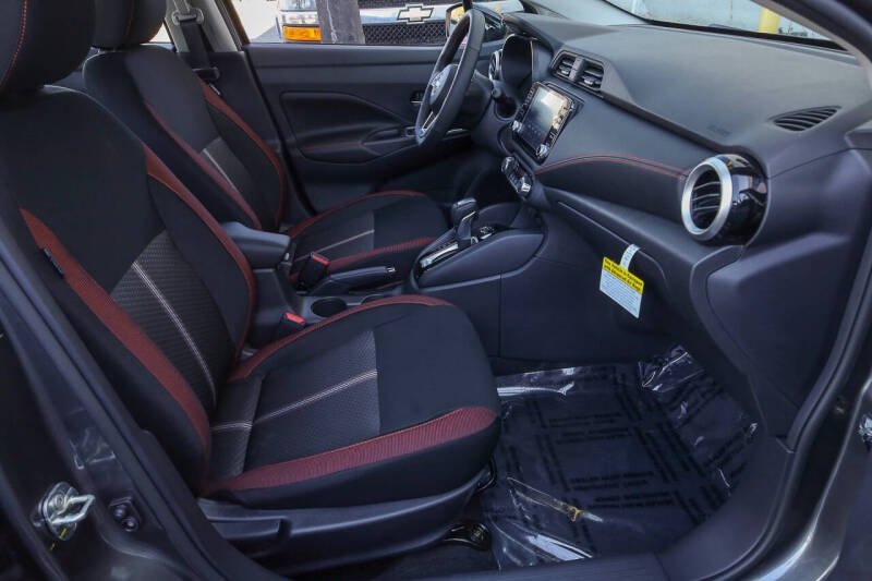 2025 Nissan Versa SR