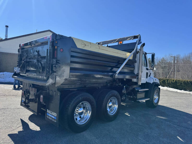 2016 Freightliner 114 SD