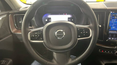 2023 Volvo XC60 B5 Plus Dark Theme