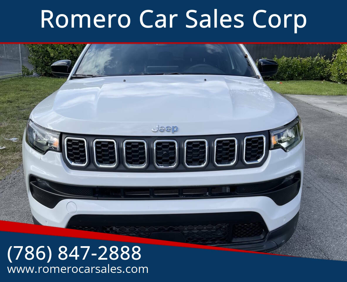 White 2024 Jeep Compass Latitude 4x4 Latitude 4dr SUV 1