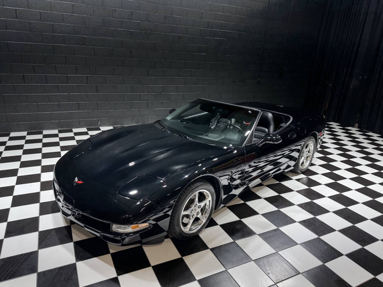2004 Chevrolet Corvette 21
