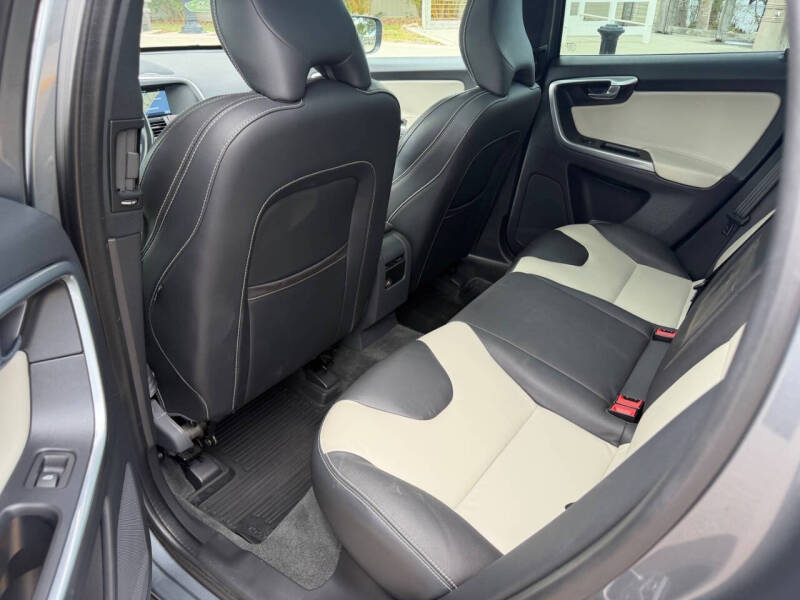 2016 Volvo XC60 T5 Drive-E Platinum