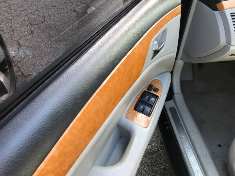 2005 Toyota Avalon XLS