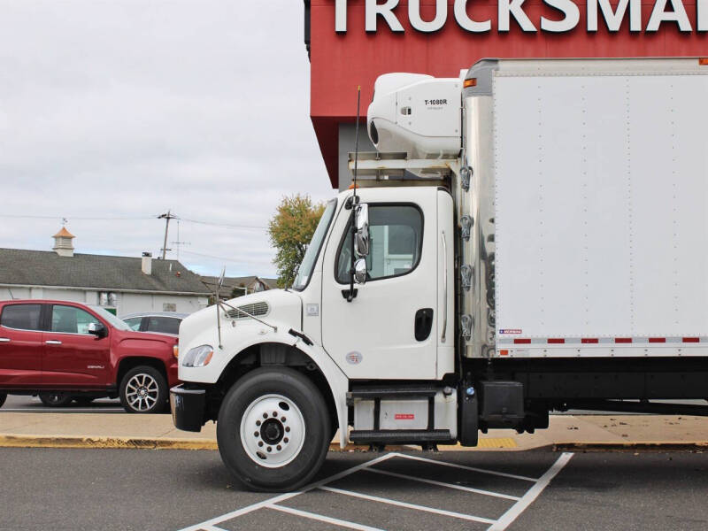 2018 Freightliner M2 106