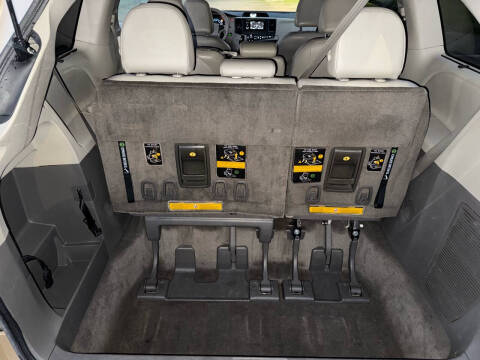2014 Toyota Sienna XLE 8-Passenger