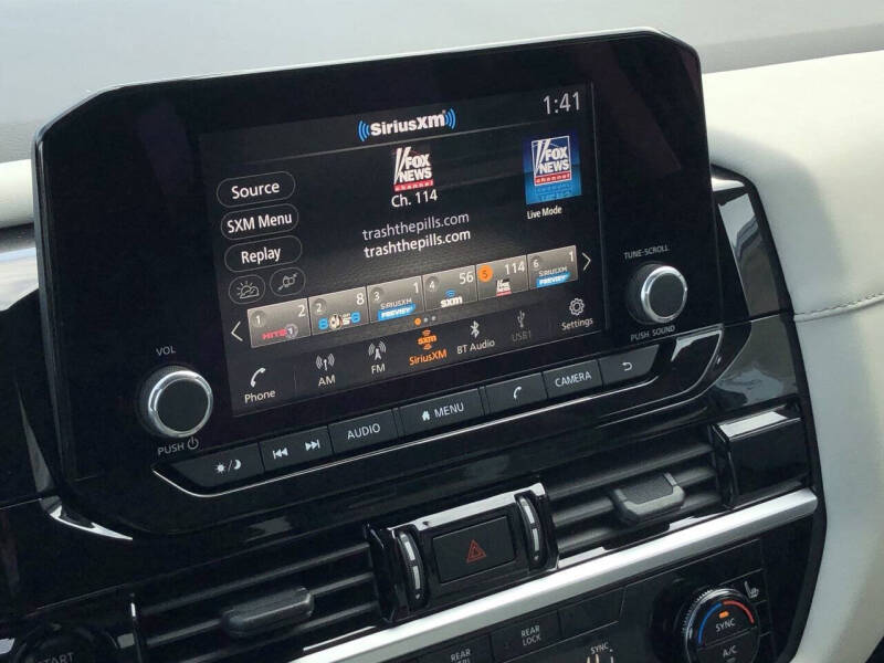 2025 Nissan Pathfinder SV