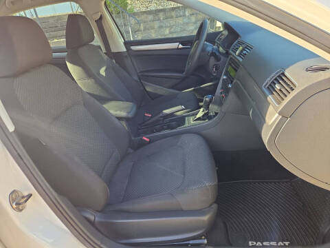 2014 Volkswagen Passat 1.8T S PZEV