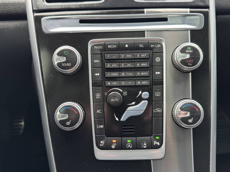 2016 Volvo XC60 T6 Drive-E R-Design Platinum