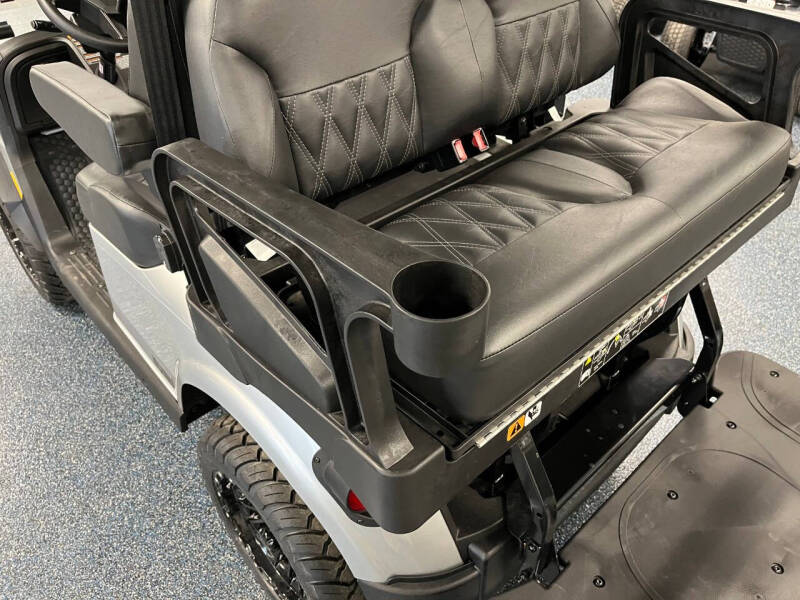 2026 E-Z-GO RXV 4