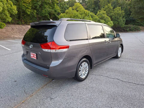 2013 Toyota Sienna XLE 8-Passenger