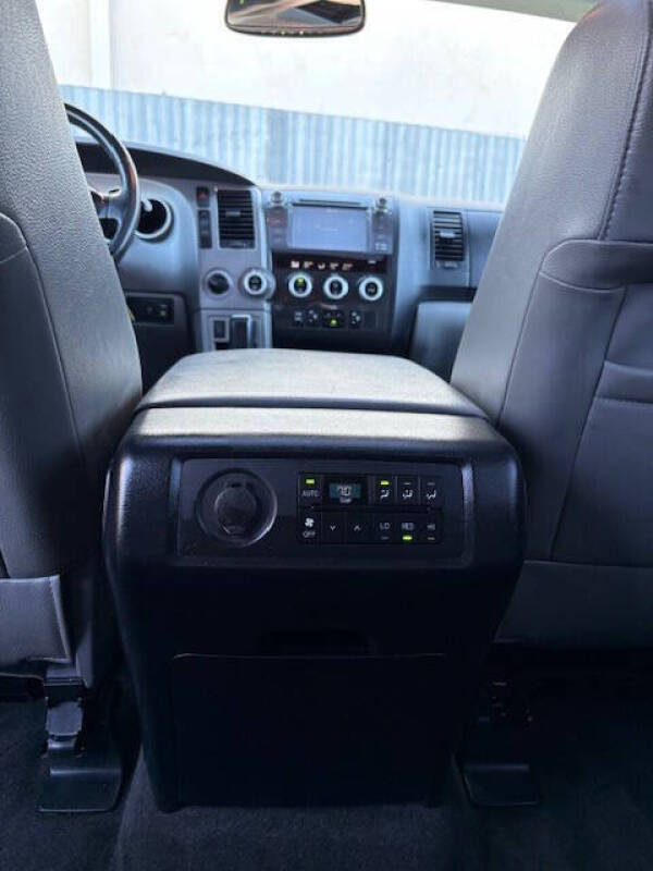 2012 Toyota Sequoia SR5