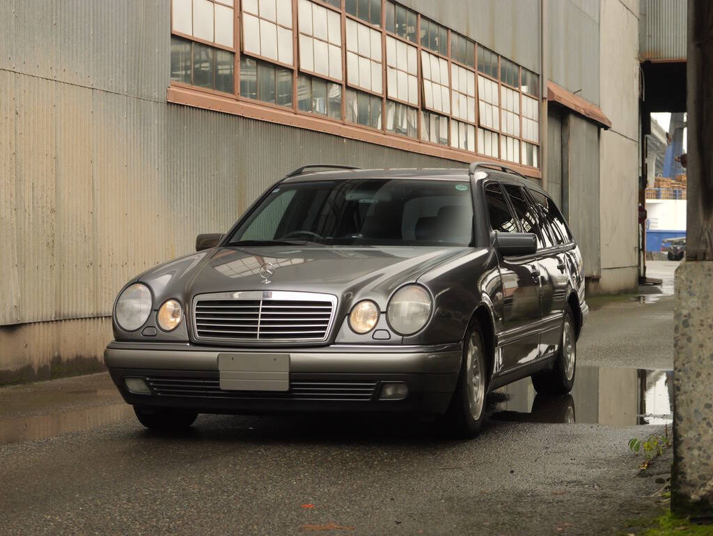 Gray 1996 Mercedes-Benz E-Class E 320 E 320 4dr Sedan 1