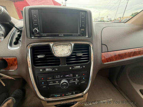 2014 Chrysler Town and Country Touring